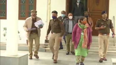 Photo of बदायूं गैंगरेप केस: पीड़िता के घर पहुंचीं NCW की सदस्य, एसएसपी से ली पूरी जानकारी