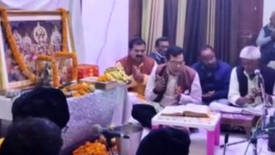 Photo of भाजपा एमएलसी अरविन्द कुमार शर्मा अपने पैतृक गांव में सुंदरकांड पाठ में हुए शामिल