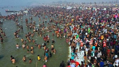 Photo of मौनी अमावस्या: पवित्र नदियों पर उमड़ा आस्था का सागर, सरकार ने हेलीकाप्टर से करवाई फूलों की बारिश