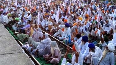 Photo of भारत बंद: 31 जगह रेल ट्रैक पर बैठे किसान, गाजीपुर-टिकरी बॉर्डर जाम