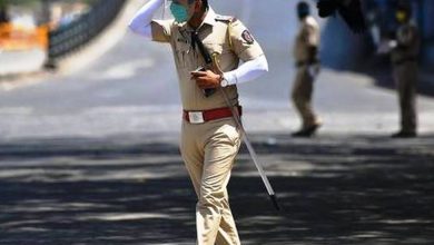 Photo of गजब: मुंबई पुलिस से पुछा गर्लफ्रेंड से मिलना है, कौन सा स्‍टीकर लगाऊं? जवाब जीत लेगा दिल