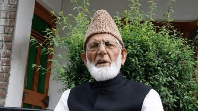 Photo of अलगाववादी नेता अली शाह गिलानी सुपुर्दे-ए-खाक, बंद की गईं मोबाइल फोन सेवाएं