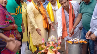 Photo of लखनऊ: मंदिर प्रांगण में टब स्टील की टंकी में हुआ गणपति का विसर्जन