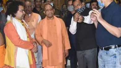 Photo of काशी विश्वनाथ धाम पहुंची मां अन्नपूर्णा की प्रतिमा, सीएम योगी ने की अगवानी