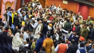 Photo of पार्षदों के बीच हाथापाई- धक्का मुक्की-आज नहीं होगा दिल्ली मेयर चुनाव