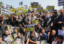 Photo of विपक्ष का ब्लैक प्रोटेस्ट, स्पीकर के सामने लहराया काला कपड़ा