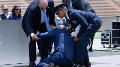 Photo of अमेरिका के राष्ट्रपति Joe Biden लड़खड़ाये और गिरे औंधेमुंह