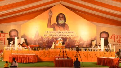Photo of देवरहा बाबा मंच सरयू तट मईल में धुंधकारी और गोकर्ण के कथा का श्रद्धालुओं ने किया रसपान