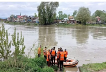 Photo of Srinagar: झेलम नदी में नाव पलटी…,दस छात्रों समेत कई लापता; बचाव अभियान जारी