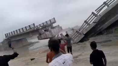 Photo of बिहार में करोड़ों की लागत से बना पुल उद्घाटन से पहले नदी में समाया