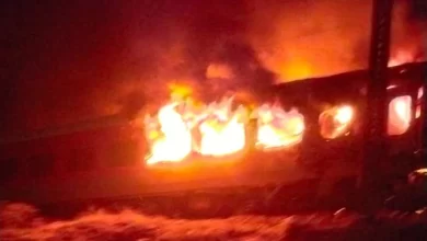 Photo of ओखला स्टेशन पर The Burning Train बना Taj Express, 3 बोगियां जलकर हुई खाक