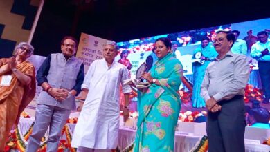 Photo of पुरस्कृत हुई संयोगिता सिंह चौहान… लखनऊ के अटारी पंचायत के सर्वांगीण विकास की केन्द्र में हुई सराहना