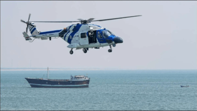 Photo of समुद्र में Indian Coast Guard का हेलीकॉप्टर दुर्घटनाग्रस्त; 2 पायलट समेत 3 लोग लापता