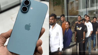 Photo of iPhone 16 खरीदने के लिए क्रेजी हुए फैंस, Store के बाहर लगी लंबी कतारें