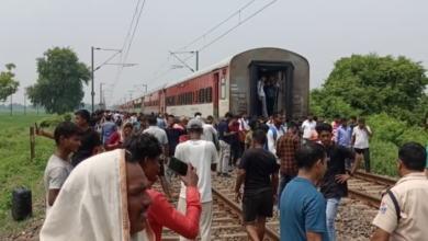 Photo of Magadh Express Accident: मगध एक्सप्रेस ट्रेन दो हिस्सों में बंटी, यात्रियों में मची अफरातफरी