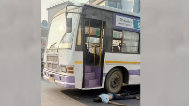 Photo of Lucknow: बापू भवन के पास दर्दनाक हादसा, युवक के सिर पर चढ़ा बस का पहिया