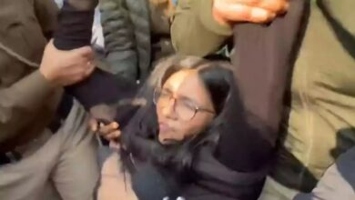 Photo of आप सांसद स्वाति मालीवाल पुलिस की हिरासत में, जाने क्या थी वजह?
