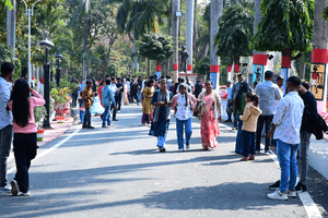 Photo of Jharkhand का ऐतिहासिक राजभवन उद्यान आम लोगों के लिए खुला, पहले ही दिन उमड़ी भीड़