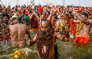 Photo of Mahakumbh में फहराई सनातन की धर्म ध्वजा का पताका, 55 करोड़ के पार श्रद्धालुओं की संख्या