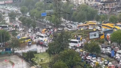 Photo of Noida में मौसम बना मुसीबत… झमाझम बारिश से ट्रैफिक व्यवस्था चरमराई