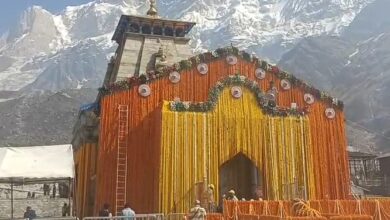 Photo of Kedarnath Dham कपाट खुलने से पहले दिखा उत्साह… 108 क्विंटल फूलों से सजा मंदिर