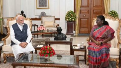 Photo of आतंकियों को ठिकाने लगाने के बाद राष्ट्रपति मुर्मू से मिले पीएम मोदी, ‘ऑपरेशन सिन्दूर’ की दी जानकारी