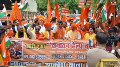 Photo of विश्व हिन्दू रक्षा परिषद ने निकाली सनातन जनाक्रोश यात्रा; गोपाल राय हुए हाउस अरेस्ट…