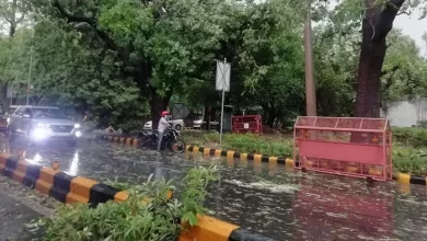 Photo of Delhi-NCR में तेज हवाओं और भारी बारिश का कहर, कई फ्लाइट्स पर पड़ा असर…  रेड अलर्ट जारी