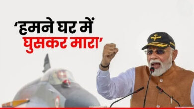 Photo of ‘आपने आतंक के तमाम बड़े अड्डों को मिट्टी में मिला दिया’, वायुसेना के जवानों से बोले पीएम मोदी