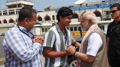 Photo of PM Modi ने वैभव सूर्यवंशी से की मुलाकात, युवा सितारे ने पैर छूकर लिया आशीर्वाद