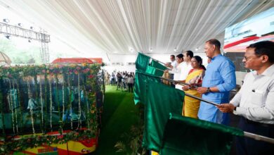 Photo of Narela में सीएम रेखा ने किया डिपो का उद्घाटन, 105 इलेक्ट्रिक ‘देवी बसों’ को दिखाई हरी झंडी