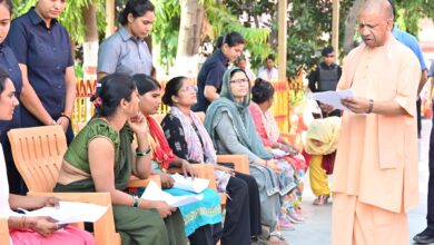 Photo of Janta Darshan में लोगों से मिलें CM Yogi, अधिकारियों को त्वरित कार्रवाई के निर्देशित