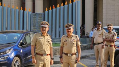 Photo of Mumbai Police की रडार पर फर्जी विधायक देवांग, VIP स्टीकर लगाकर जमाता था रौब