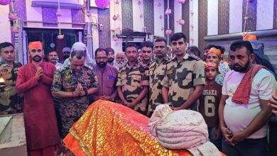 Photo of चमलियाल दरगाह पर BSF ने चढ़ाई पहली चादर, बड़ी संख्या में पहुंचे श्रद्धालु