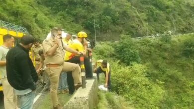 Photo of Uttarakhand के कालसी-चकराता मार्ग पर गहरी खाई में गिरी कार, तीन की मौत