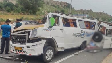 Photo of Tirupati से लौट रहे श्रद्धालु हादसे के शिकार… 3 लोगों की मौत, 9 गंभीर