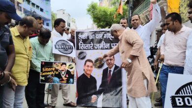 Photo of आमिर खान की फिल्म ‘सितारे जमीन पर’ का विरोध; बनारस में पोस्टर जलाकर प्रदर्शन