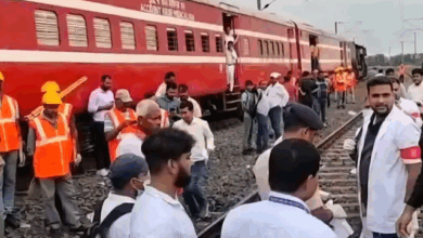Photo of Train Accident: अवध-असम एक्सप्रेस और रेलवे ट्रॉली की टक्कर, एक रेलकर्मी की मौत
