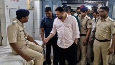 Photo of तेजस्वी यादव के काफिले में घुसा ट्रक, बाल-बाल बचे आरजेडी नेता