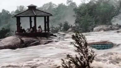 Photo of Devpahari Waterfall में बढ़ा जलस्तर… तेज बहाव में फंसे 5 पर्यटक, रेस्क्यू जारी