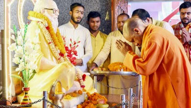 Photo of Guru Purnima पर गुरु और शिष्य दोनों भूमिका में दिखेंगे सीएम योगी, श्रद्धालुओं को देंगे स्नेहाशीष