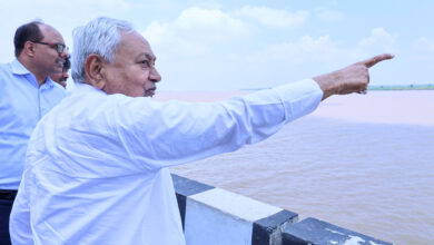 Photo of संभावित बाढ़ के मद्देनजर अतिसंवेदनशील तटबंधों की निगरानी, ‘श्रमिक’ तैनात