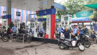 Photo of Delhi में नई ईंधन नीति मामले में याचिका दायर… हाई कोर्ट ने सरकार से मांगा जवाब