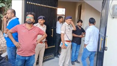 Photo of Muzaffarpur में इंजीनियर की हत्या… पत्नी और बच्चों के सामने चाकू से गोदा