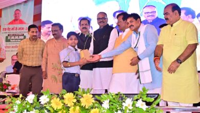 Photo of Brajesh Pathak ने सपा पर बोला तीखा हमला… प्रदेश की बदलती तस्वीर से परेशान अखिलेश
