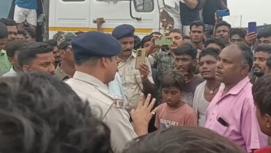 Photo of Pakur में बिजली संकट से त्रस्त लोगों का टूटा सब्र, 10 घंटे तक सड़क जाम