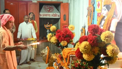 Photo of Guru Purnima पर सीएम योगी ने गोरखनाथ मंदिर में किया विशिष्ट पूजा, गुरुजनों को निवेदित की श्रद्धा