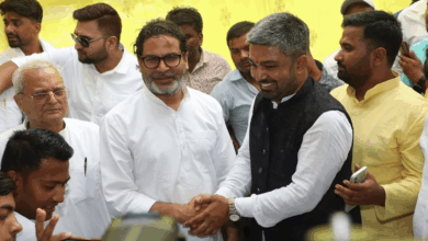 Photo of यूट्यूबर एवं पूर्व बीजेपी नेता मनीष कश्यप ने थामा प्रशांत किशोर का हाथ, बिहार में मचा हल्ला…