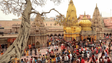 Photo of ‘बम-बम भोले’ के जयकारों से गूंजा काशी, हरिद्वार और प्रयागराज, सावन के पहले दिन उमड़े श्रद्धालु