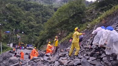 Photo of Kedarnath से लौट रहे श्रद्धालु स्लाइड जोन में फंसे, SDRF ने किया रेस्क्यू